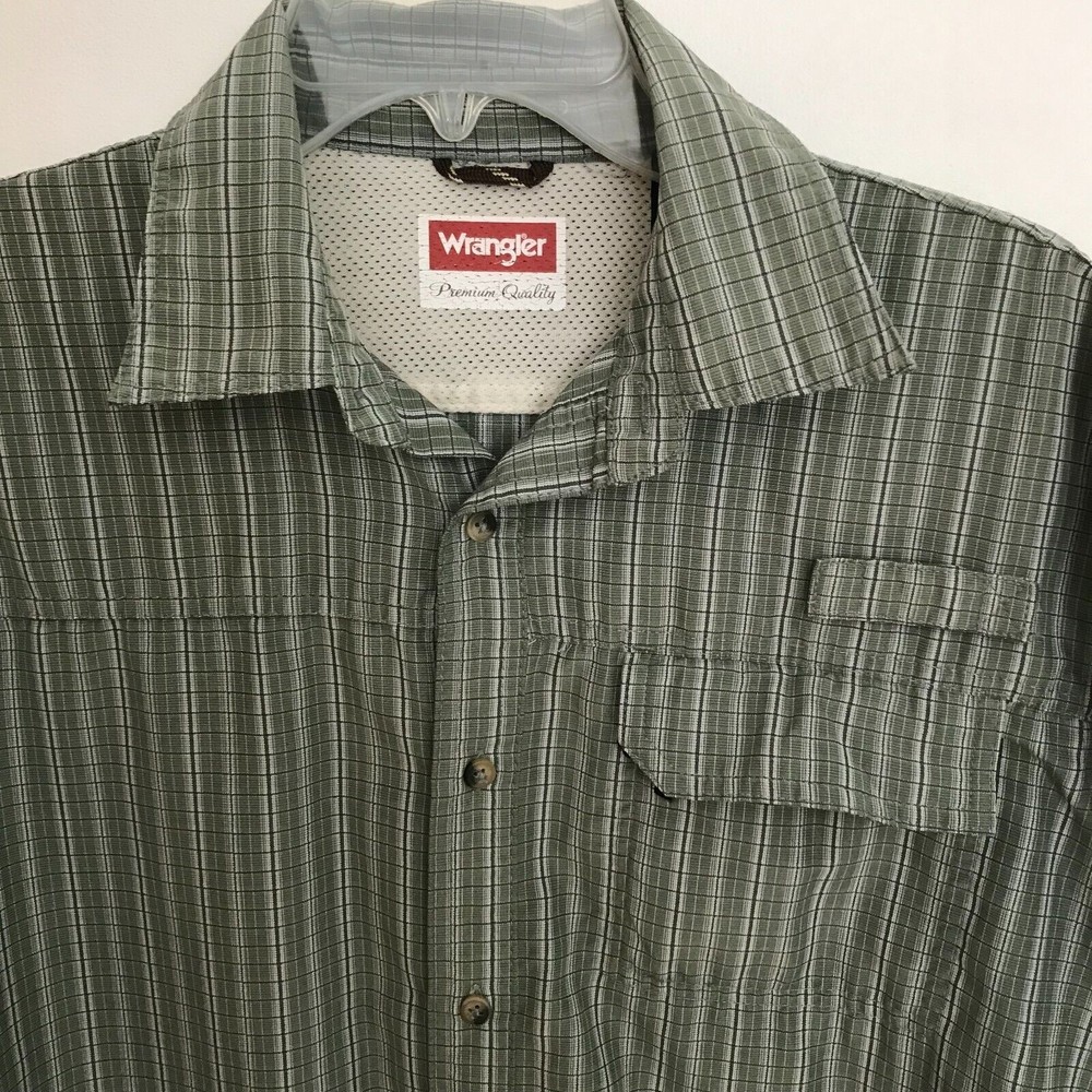 Wrangler Men's Short Sleeve Button Up Utility Shirt Medium Green Plaid Mesh Neck